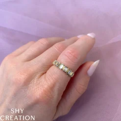 1.05CT DIAMOND EMERALD BAND