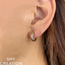 0.23CT DIAMOND HUGGIE EARRING